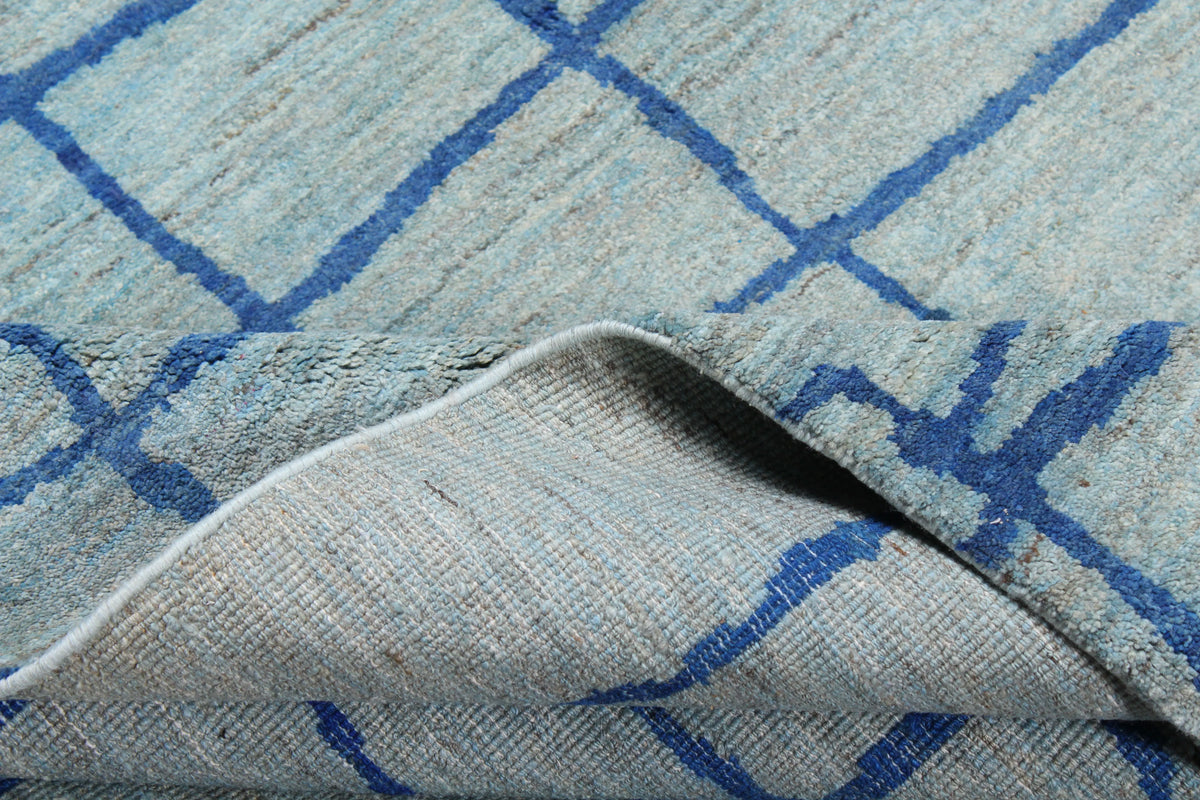 Hellblauer Orientteppich mit grafischen Linien, 322 × 245 cm – Produktansicht 7