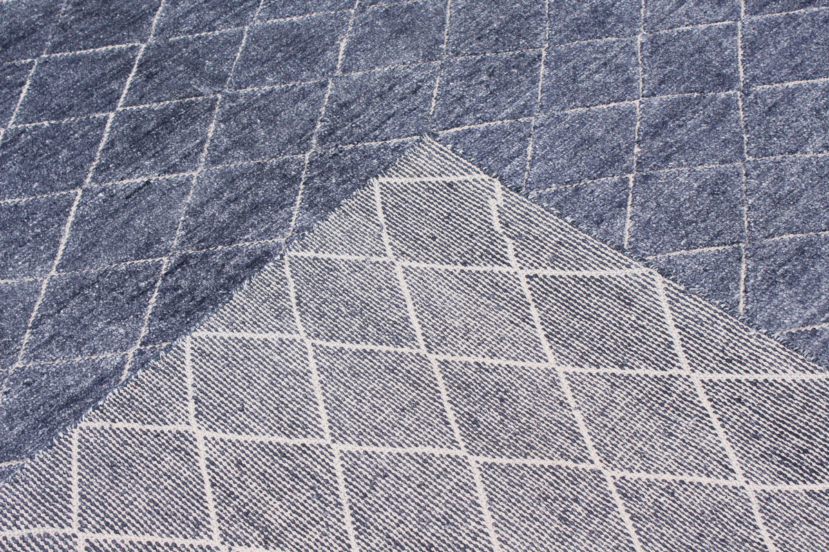Blauer Orientteppich mit feinem Rautengitter, 300 × 238 cm – Produktansicht 5