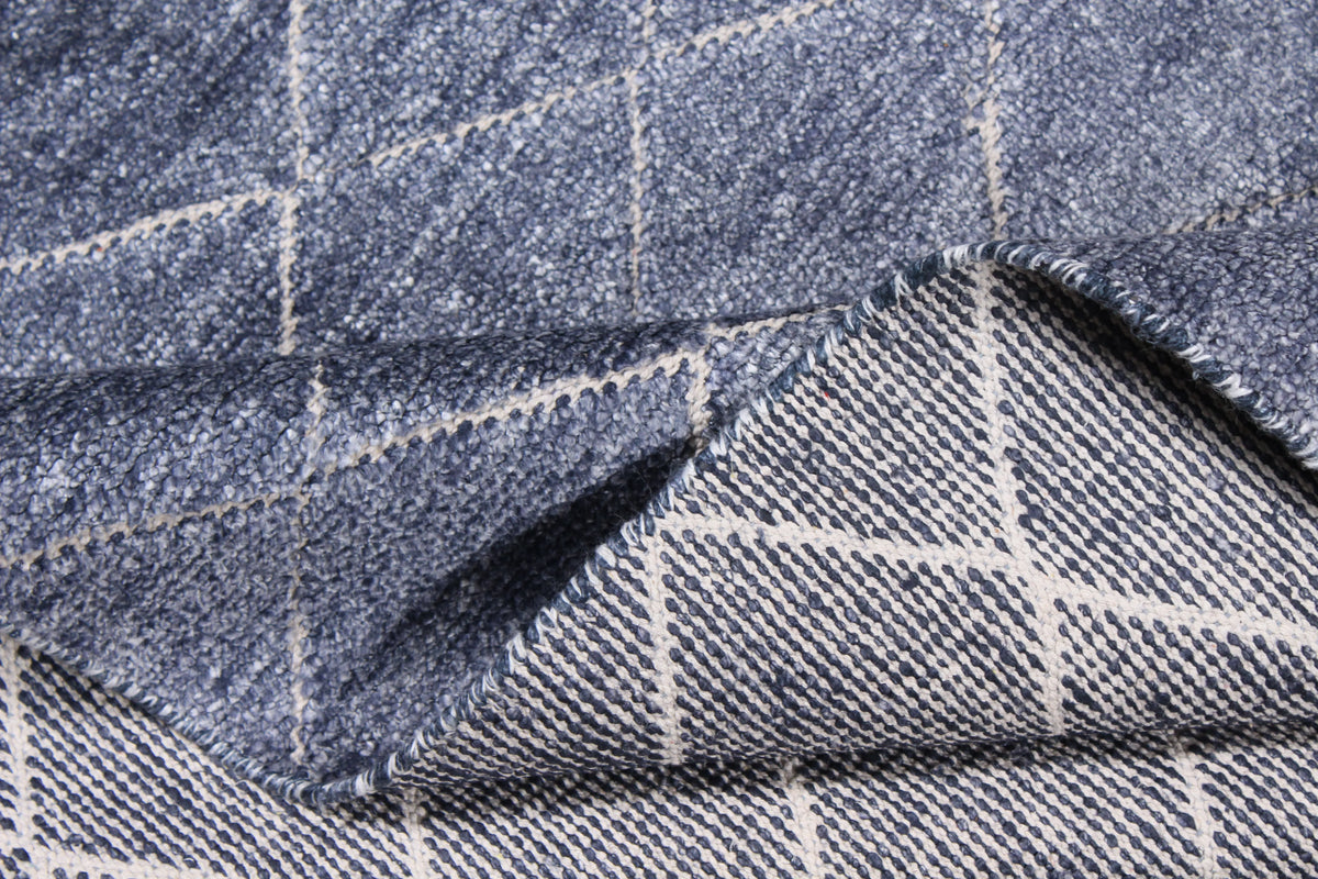 Blauer Orientteppich mit feinem Rautengitter, 300 × 238 cm – Produktansicht 7