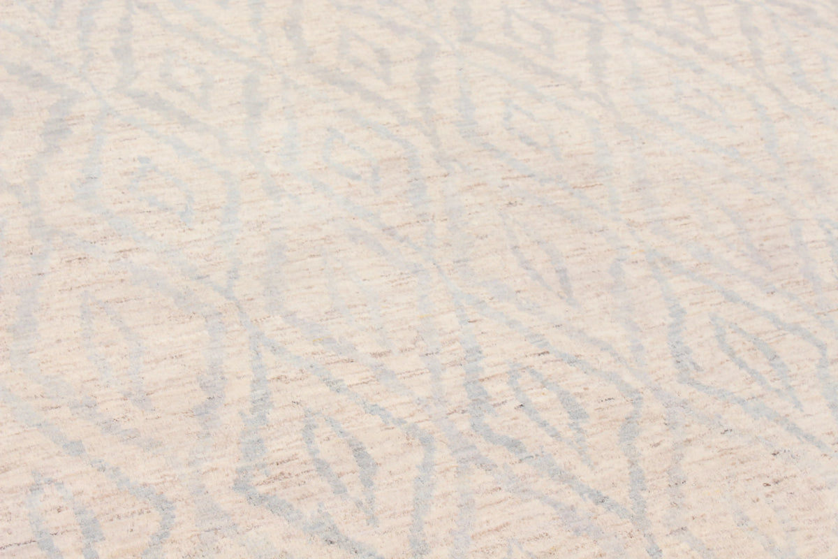 Beiger Orientteppich mit grauem Rautenmuster, 306 × 235 cm – Originalaufnahme 4