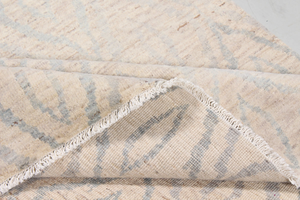Beiger Orientteppich mit grauem Rautenmuster, 306 × 235 cm – Originalaufnahme 8