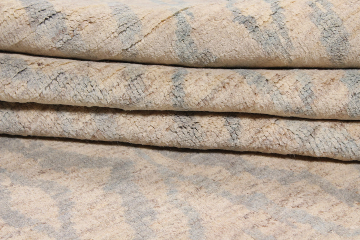 Beiger Orientteppich mit grauem Rautenmuster, 306 × 235 cm – Originalaufnahme 9